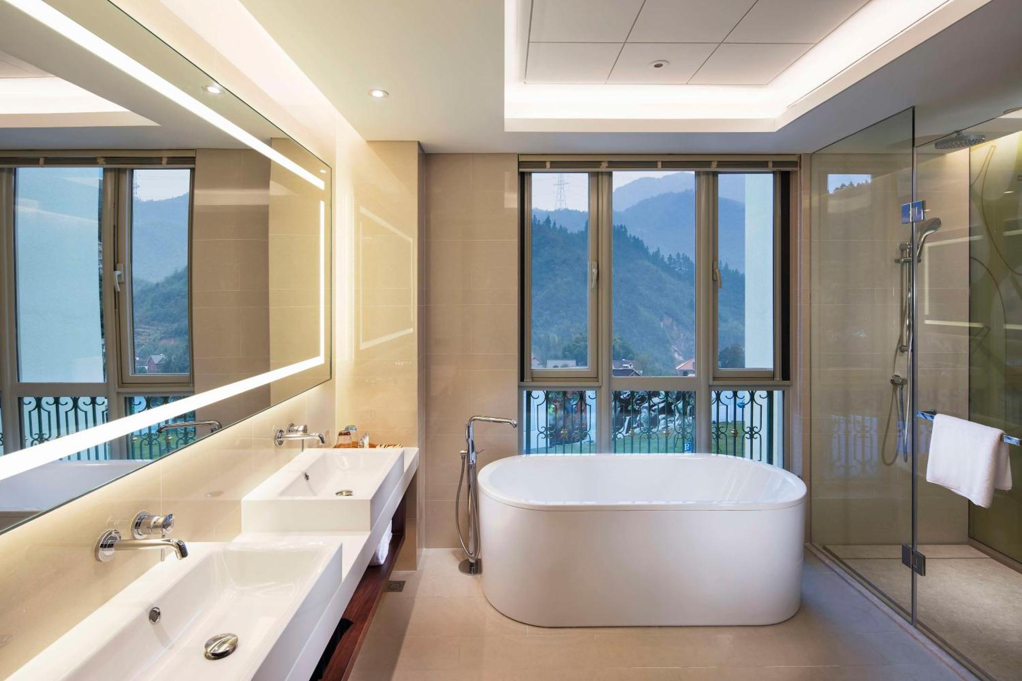 Hilton Garden Inn Hangzhou Lu'Niao Anji Bagian luar foto